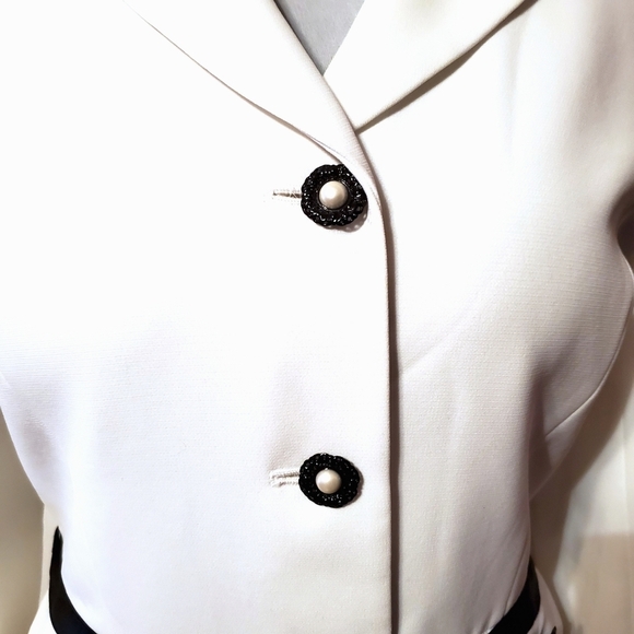 Le Suit White Blazer with Black Ribbon Belt - Picture 5 of 8